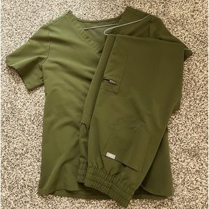 Figs scrub set. EUC. Medium joggers, Medium top.